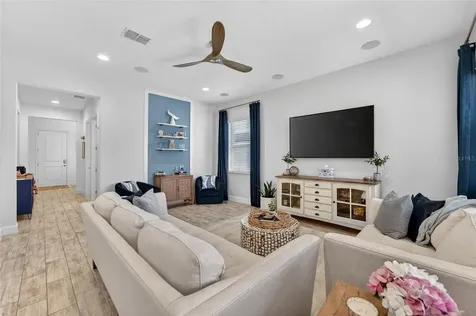 813 Winterside Drive Apollo Beach FL 33572