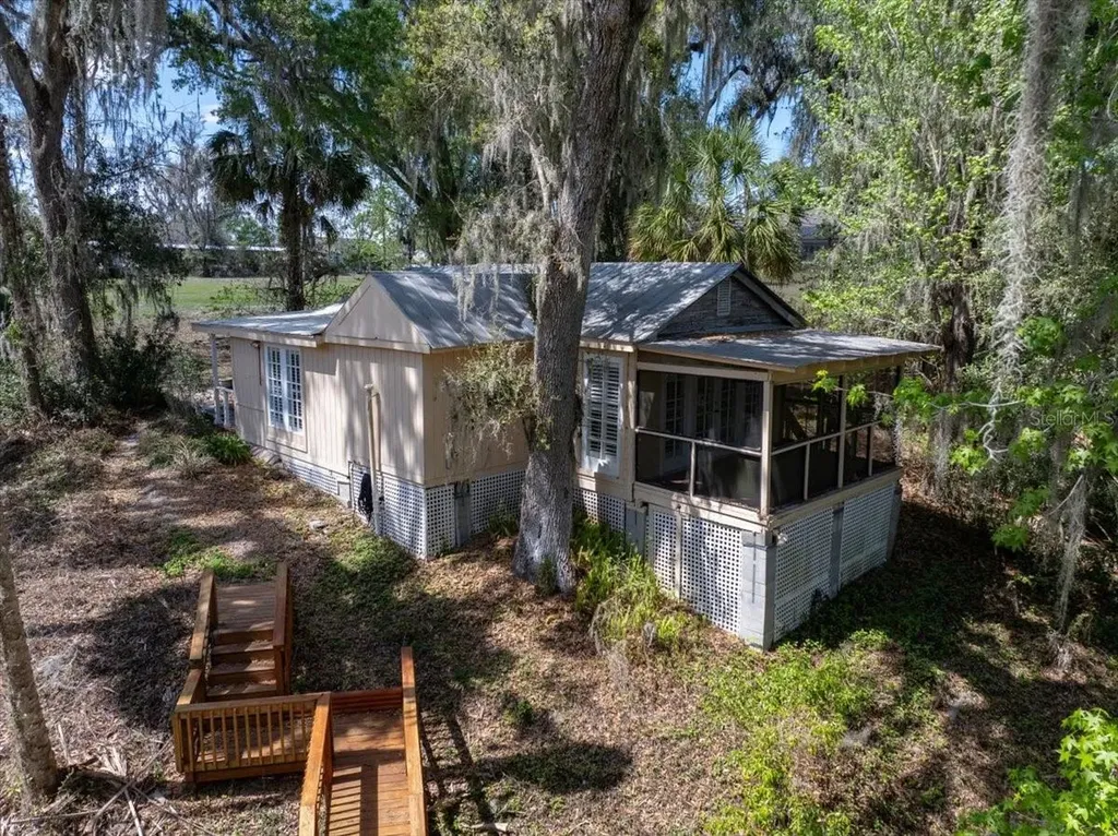 1141 Myrtle Road Valrico FL 33596