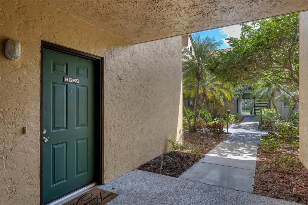 5669 Ashton Lake Drive Sarasota FL 34231