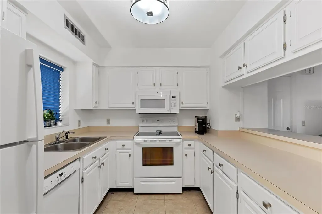 5669 Ashton Lake Drive Sarasota FL 34231