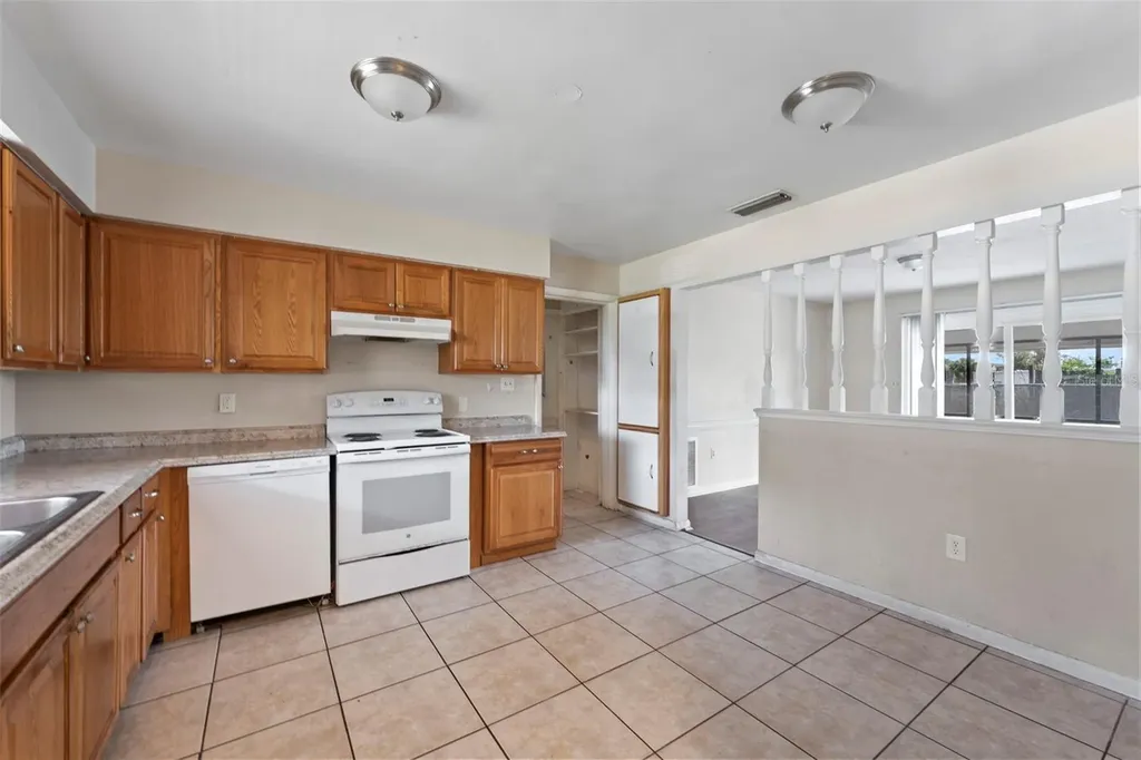 2713 Greenfield Avenue Orlando FL 32808