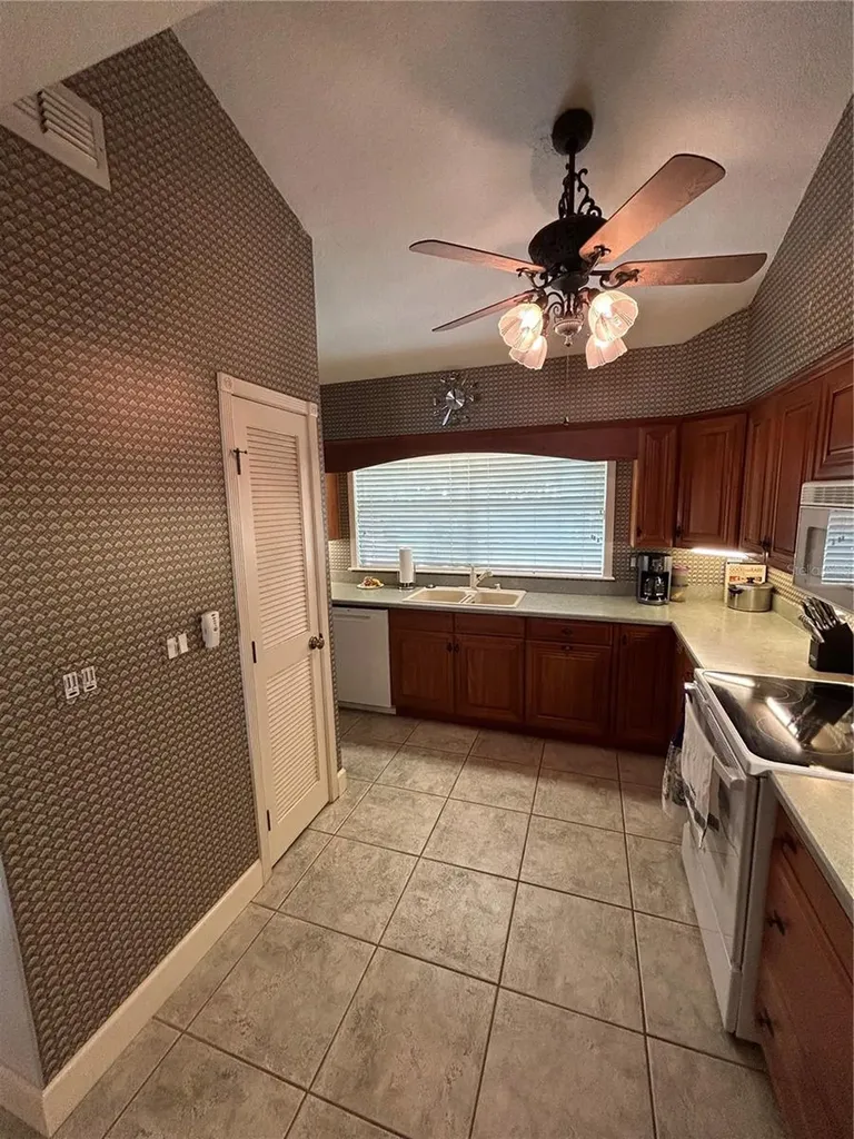 11001 SE Sunset Harbor Road Summerfield FL 34491