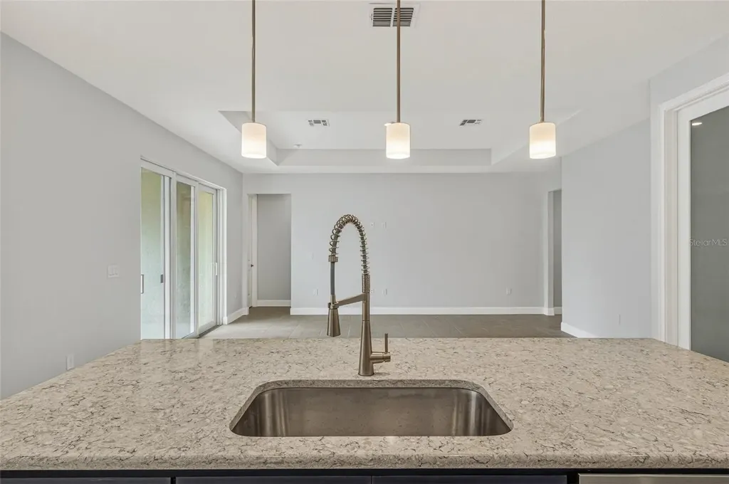 450 Hammond Street SW Palm Bay FL 32908