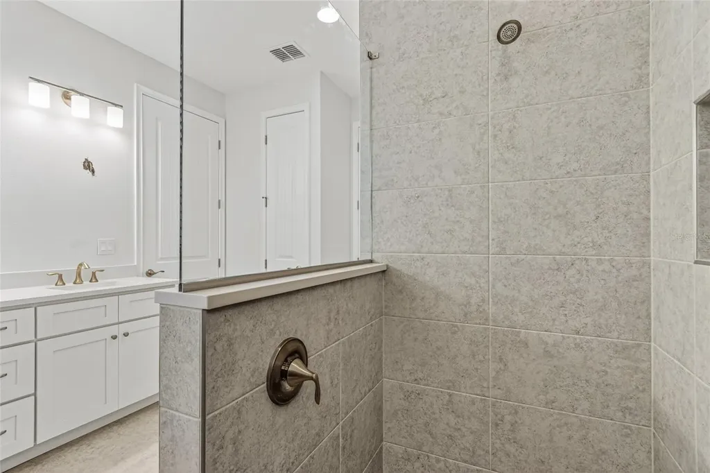450 Hammond Street SW Palm Bay FL 32908