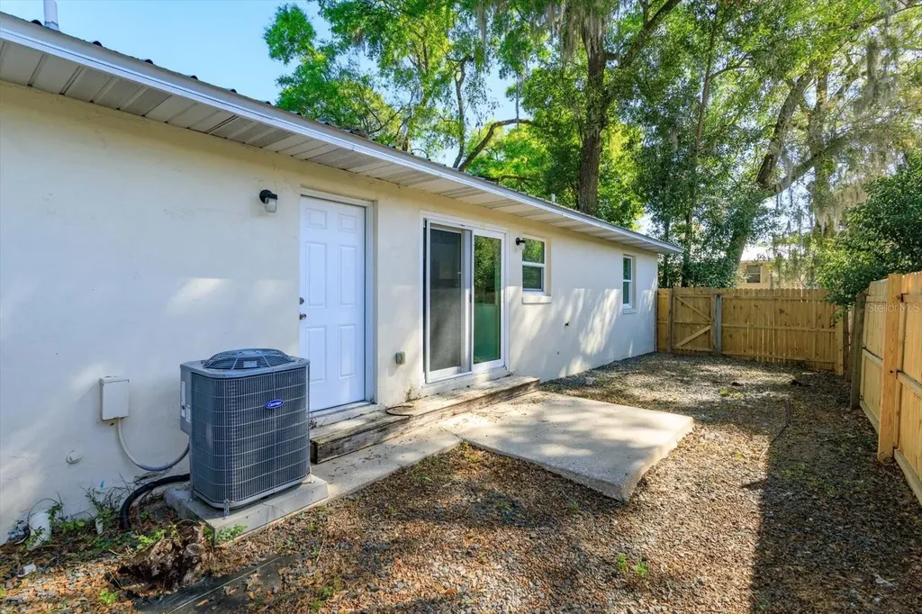 302 Ballard Avenue Deland FL 32724