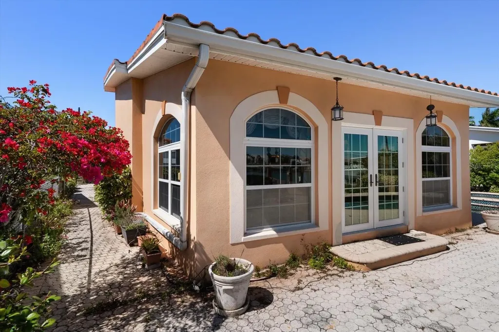 483 Harbor Drive N Indian Rocks Beach FL 33785