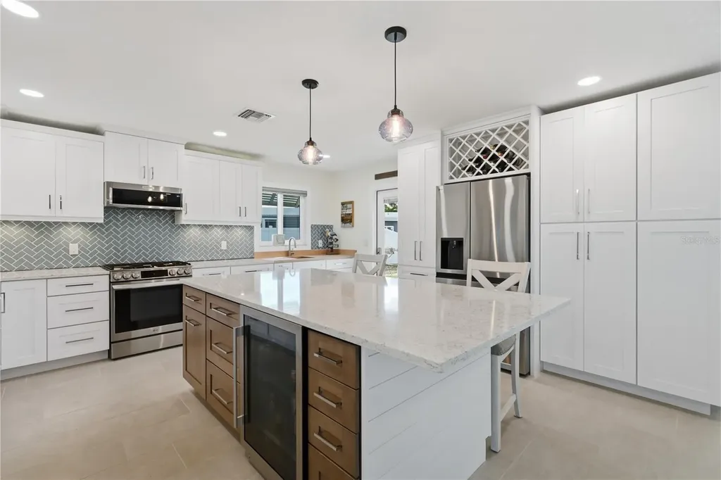 211 21st Street NE Bradenton FL 34208