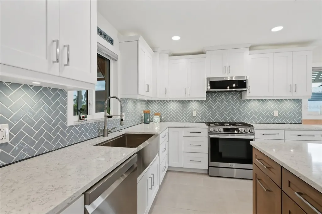 211 21st Street NE Bradenton FL 34208