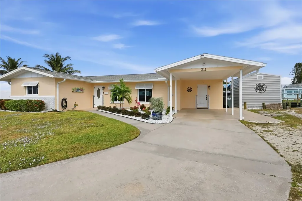 211 21st Street NE Bradenton FL 34208