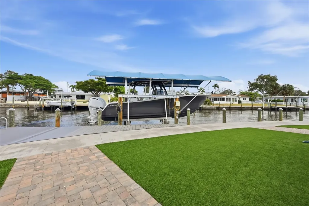 211 21st Street NE Bradenton FL 34208
