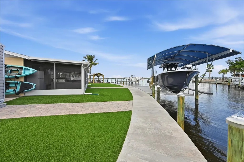 211 21st Street NE Bradenton FL 34208