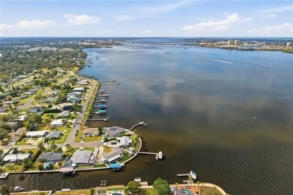 211 21st Street NE Bradenton FL 34208