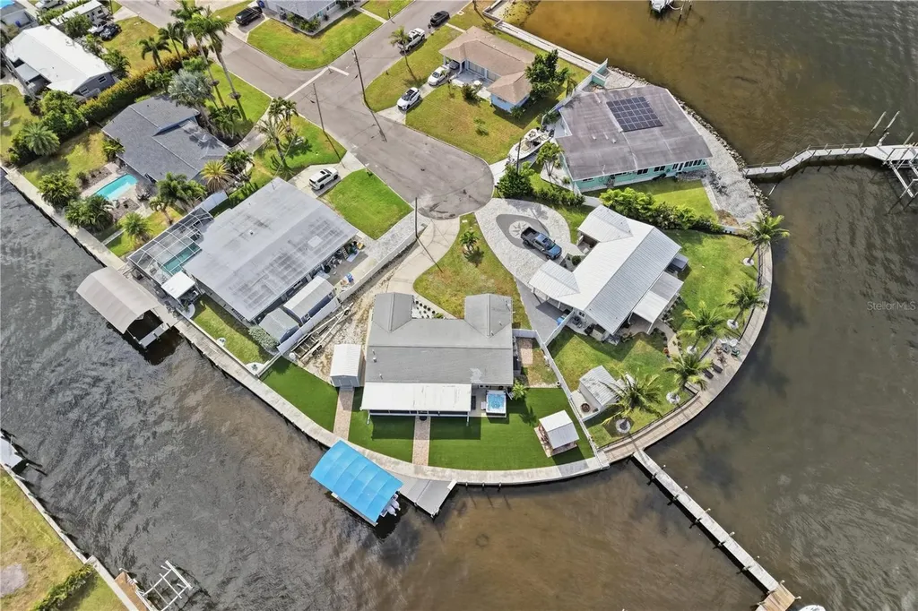 211 21st Street NE Bradenton FL 34208