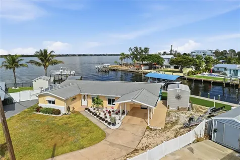 211 21st Street NE Bradenton FL 34208