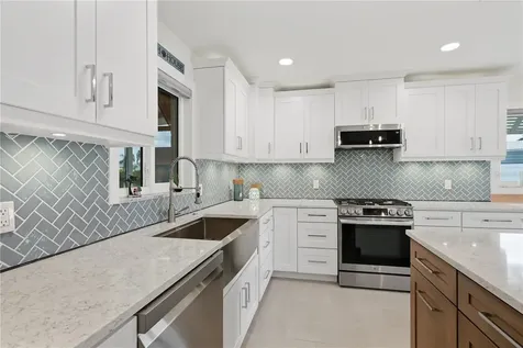 211 21st Street NE Bradenton FL 34208
