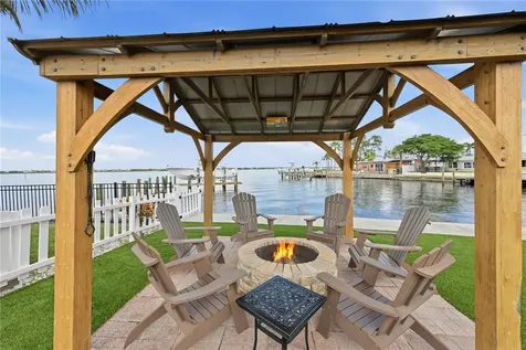 211 21st Street NE Bradenton FL 34208