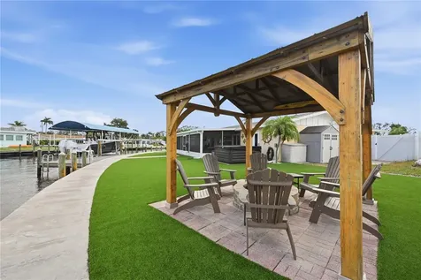 211 21st Street NE Bradenton FL 34208