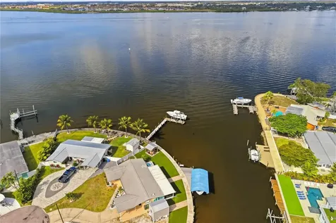 211 21st Street NE Bradenton FL 34208