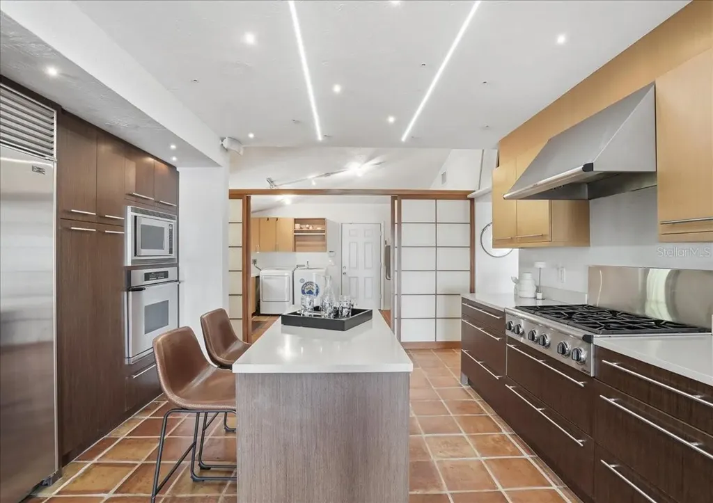 3127 Bay Shore Road Sarasota FL 34234
