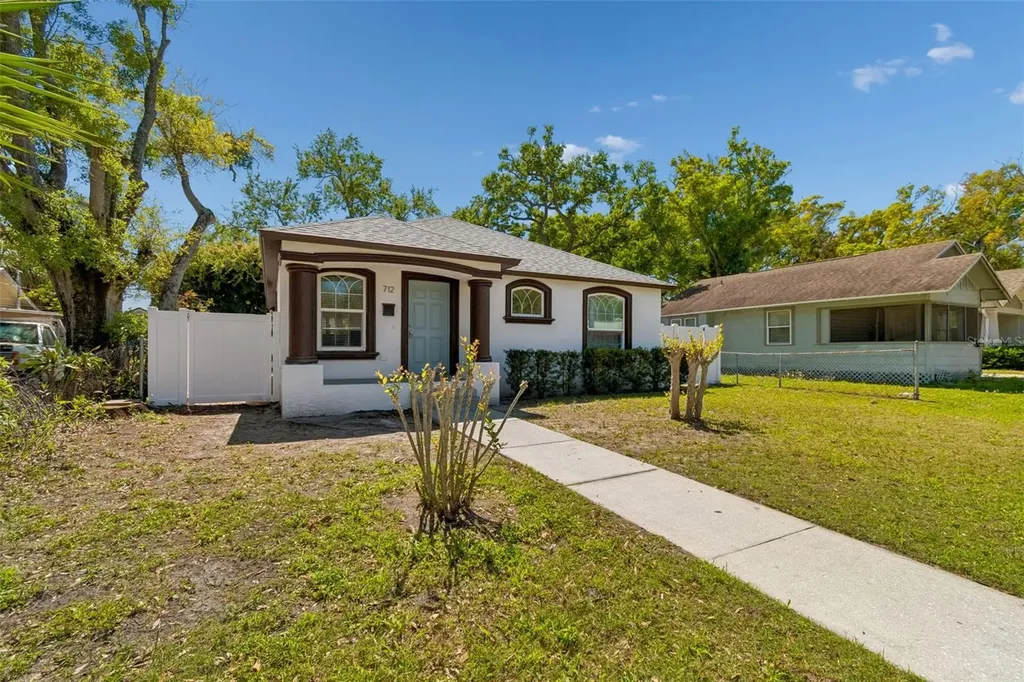 712 15th Avenue S St Petersburg FL 33701