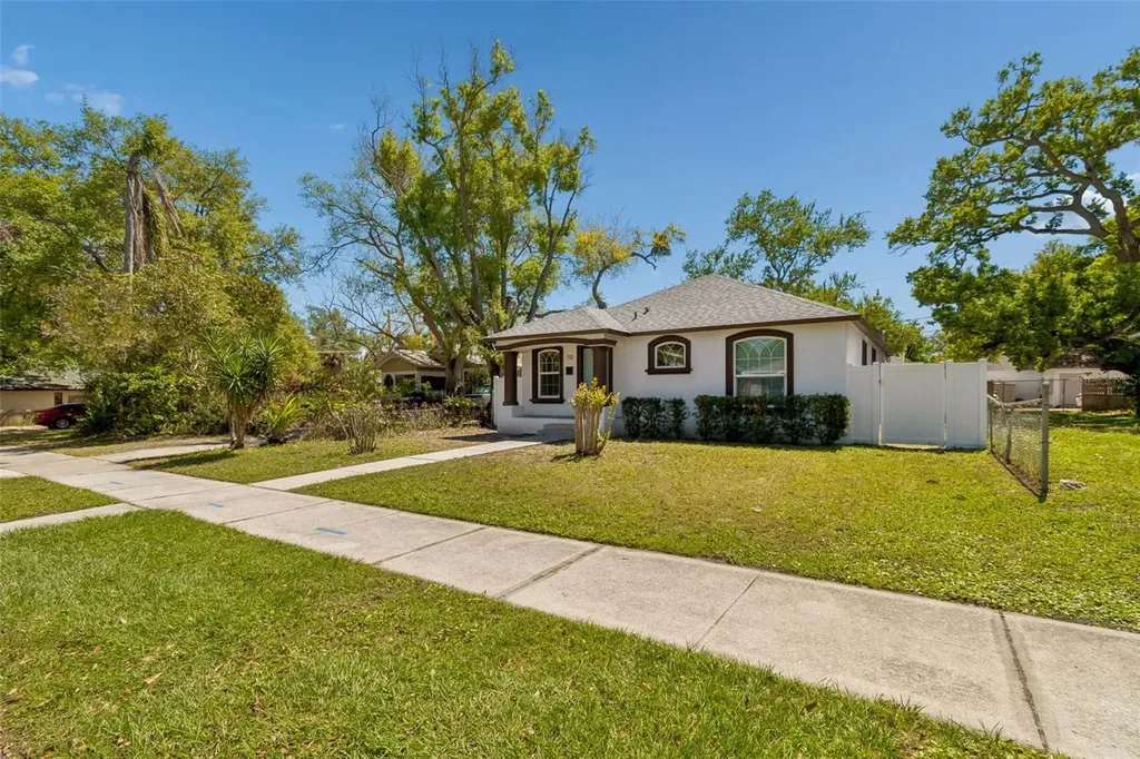 712 15th Avenue S St Petersburg FL 33701