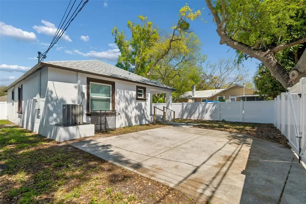 712 15th Avenue S St Petersburg FL 33701