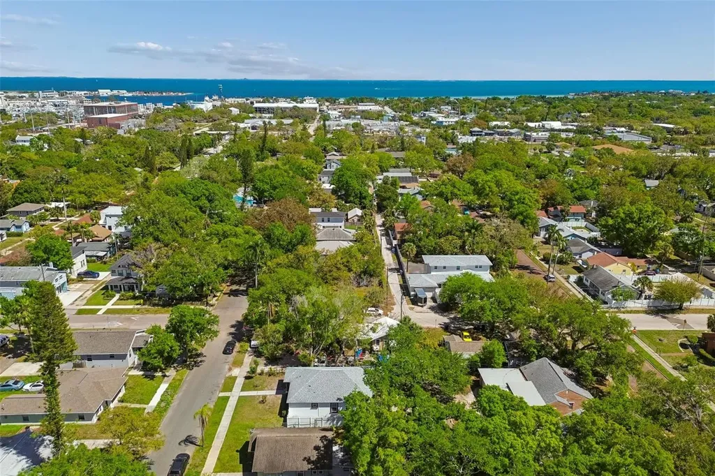 712 15th Avenue S St Petersburg FL 33701