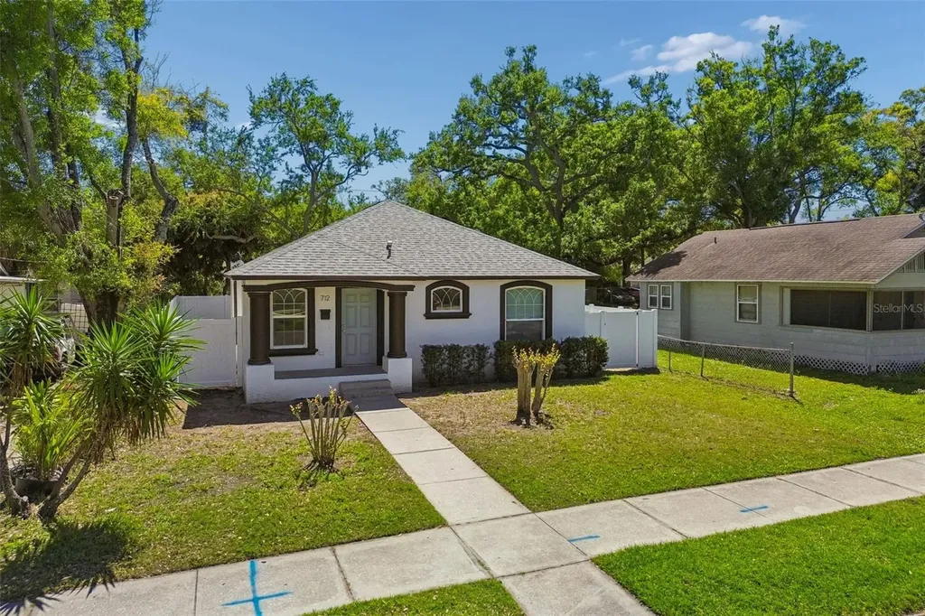 712 15th Avenue S St Petersburg FL 33701