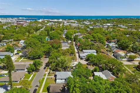 712 15th Avenue S St Petersburg FL 33701