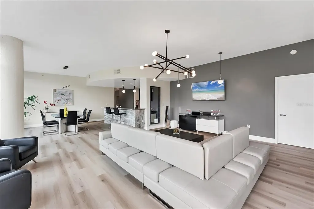 525 E Jackson Street Orlando FL 32801
