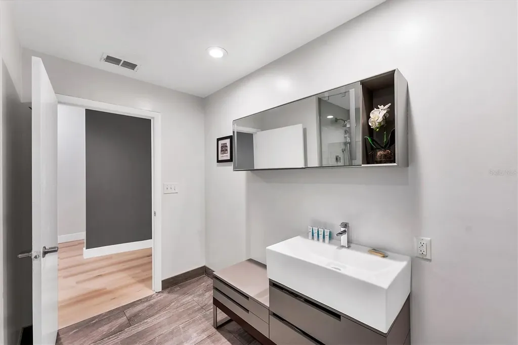 525 E Jackson Street Orlando FL 32801