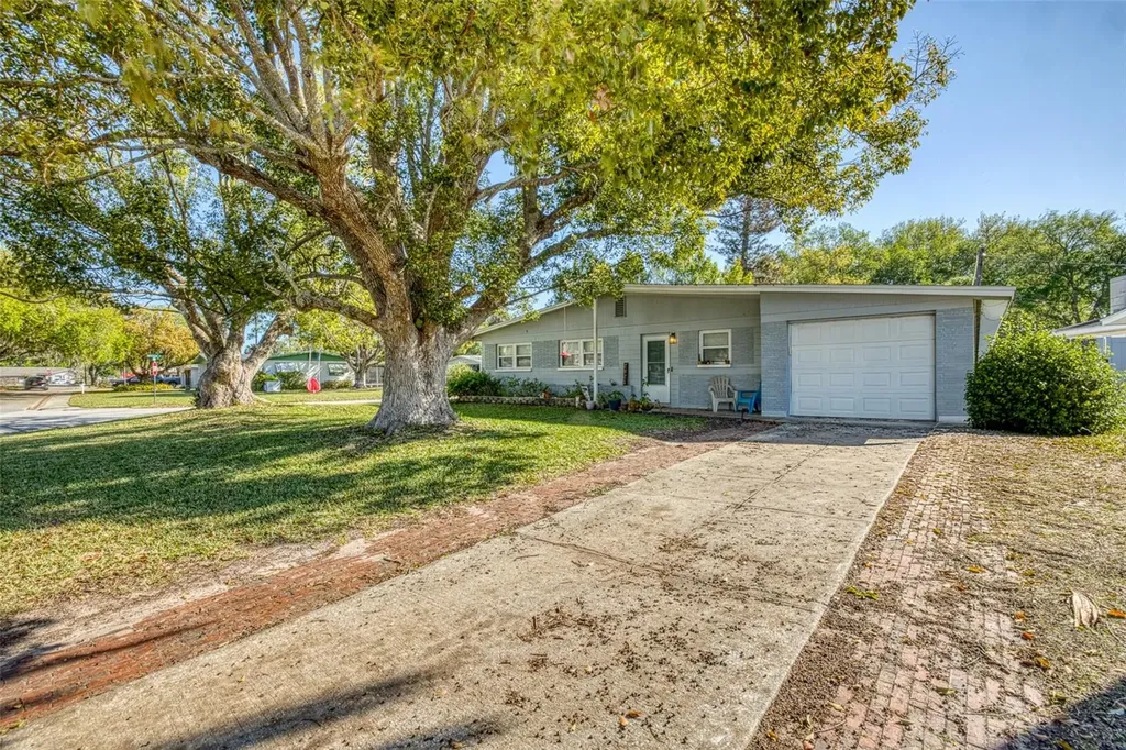 2821 Oak Lea Drive South Daytona FL 32119