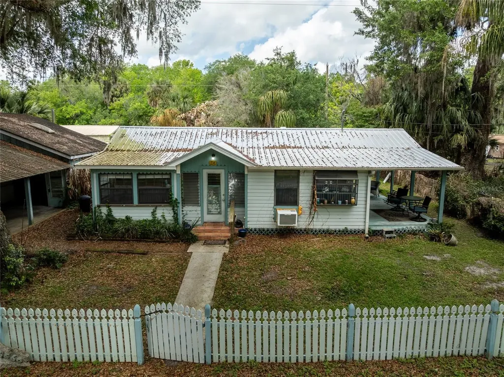 5560 Park Avenue De Leon Springs FL 32130