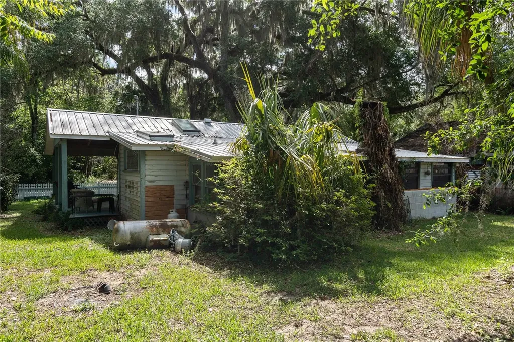 5560 Park Avenue De Leon Springs FL 32130