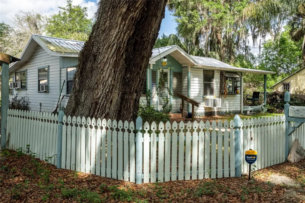 5560 Park Avenue De Leon Springs FL 32130