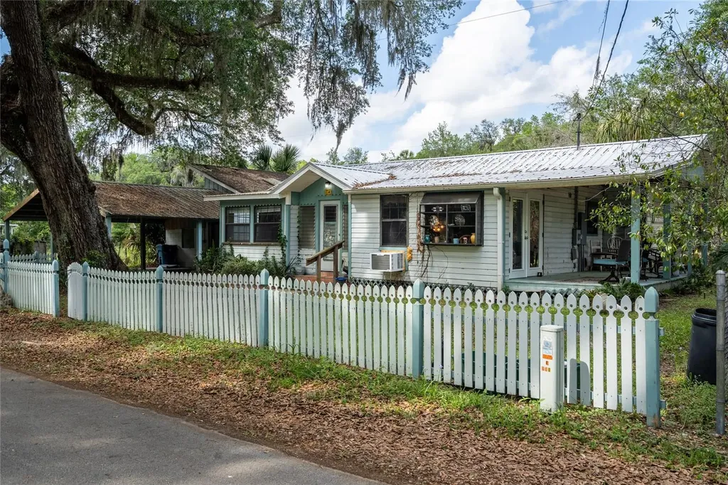 5560 Park Avenue De Leon Springs FL 32130