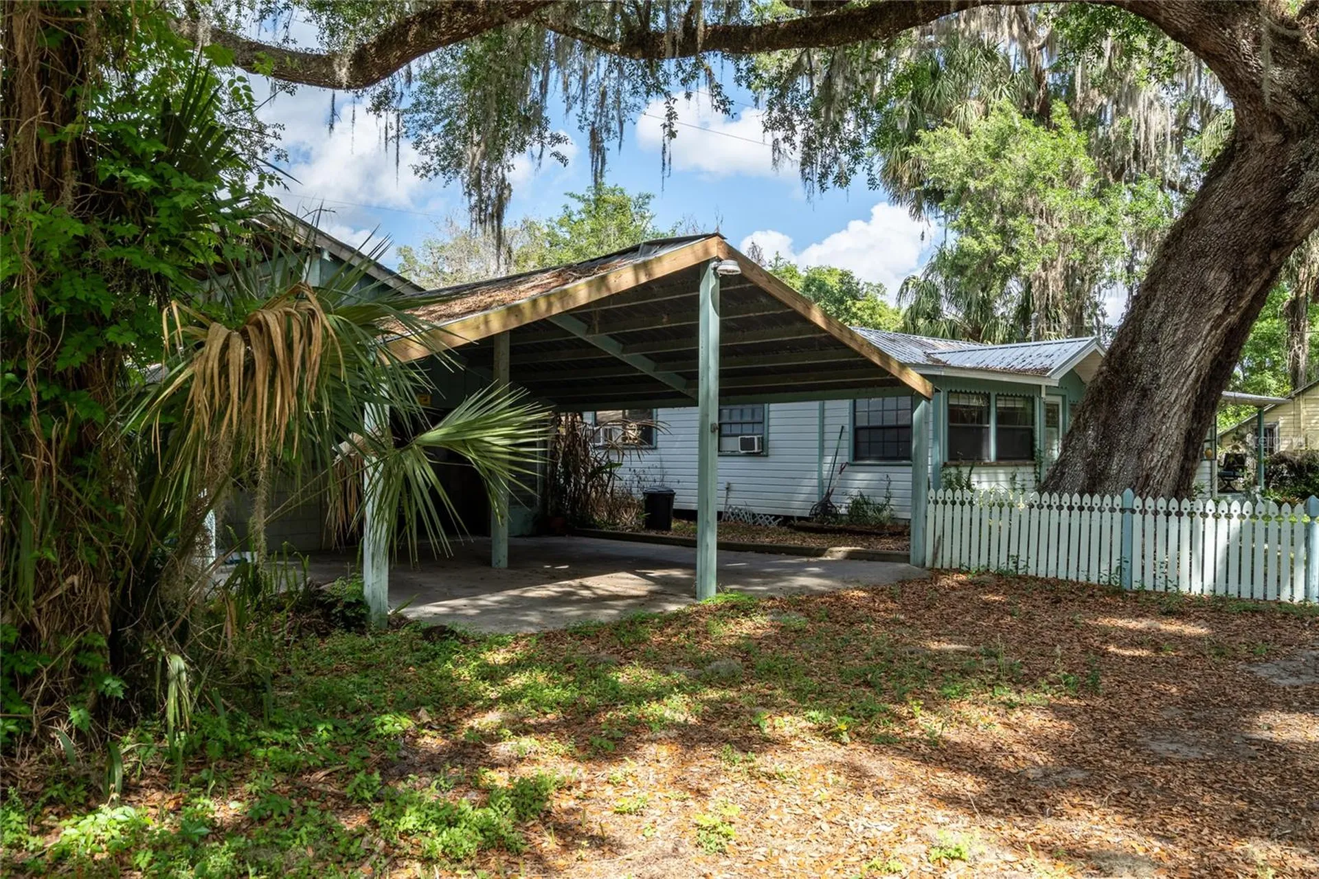 5560 Park Avenue De Leon Springs FL 32130