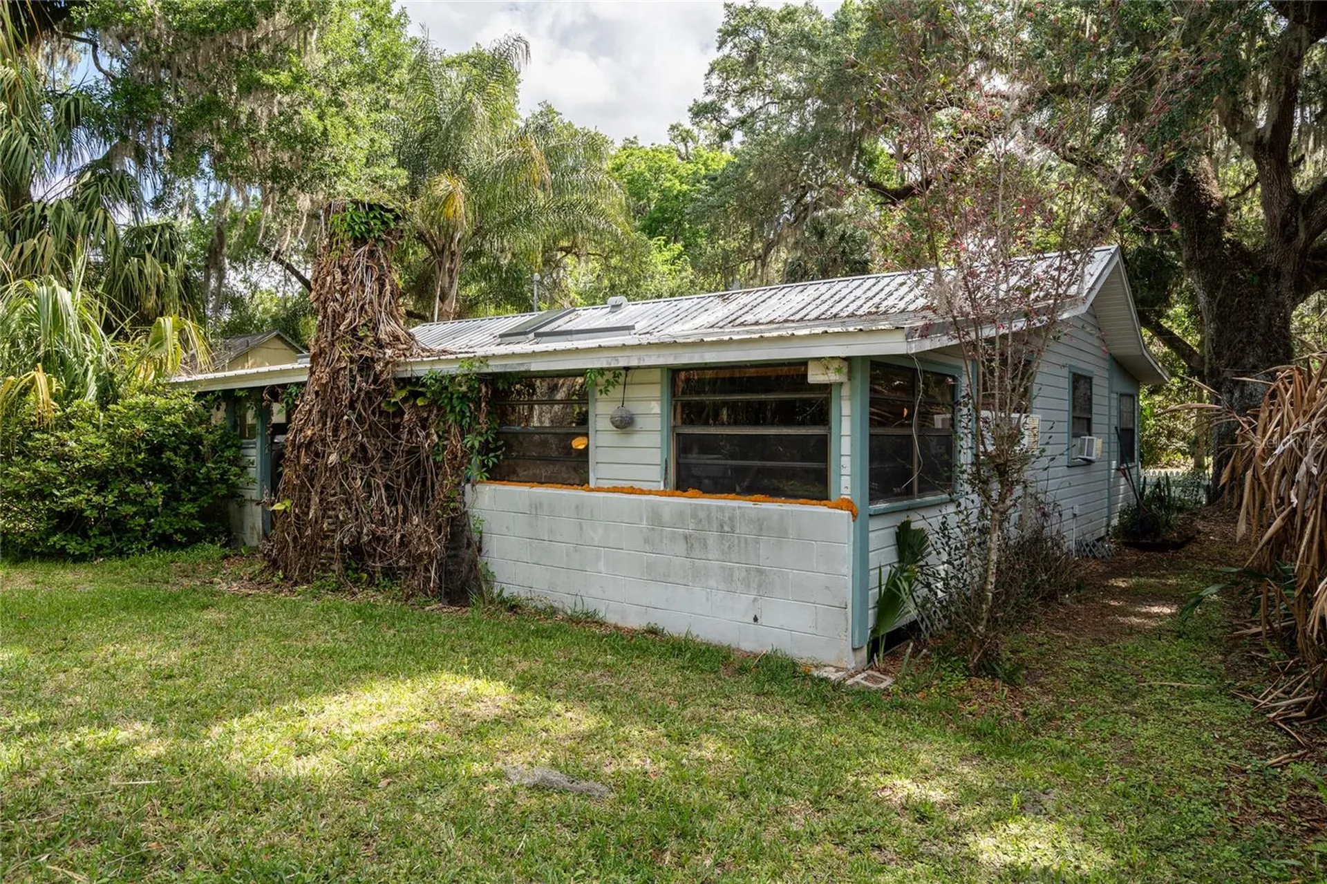 5560 Park Avenue De Leon Springs FL 32130