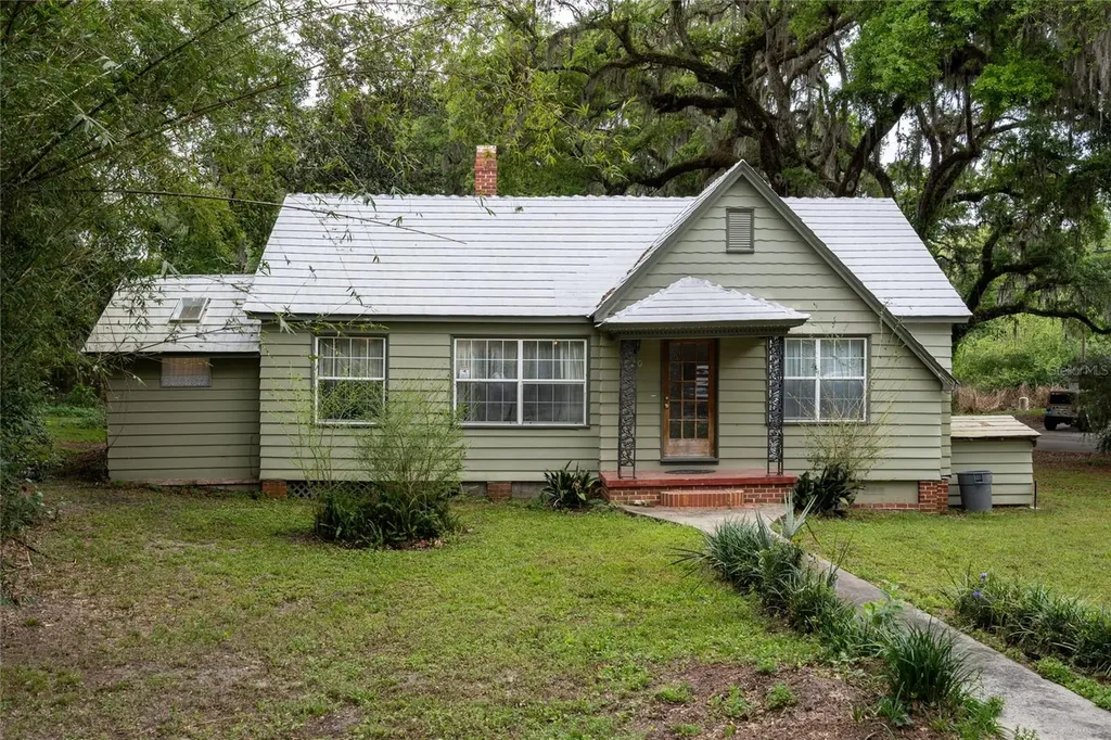 520 Desoto Avenue De Leon Springs FL 32130
