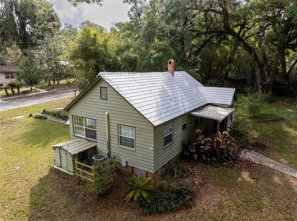 520 Desoto Avenue De Leon Springs FL 32130
