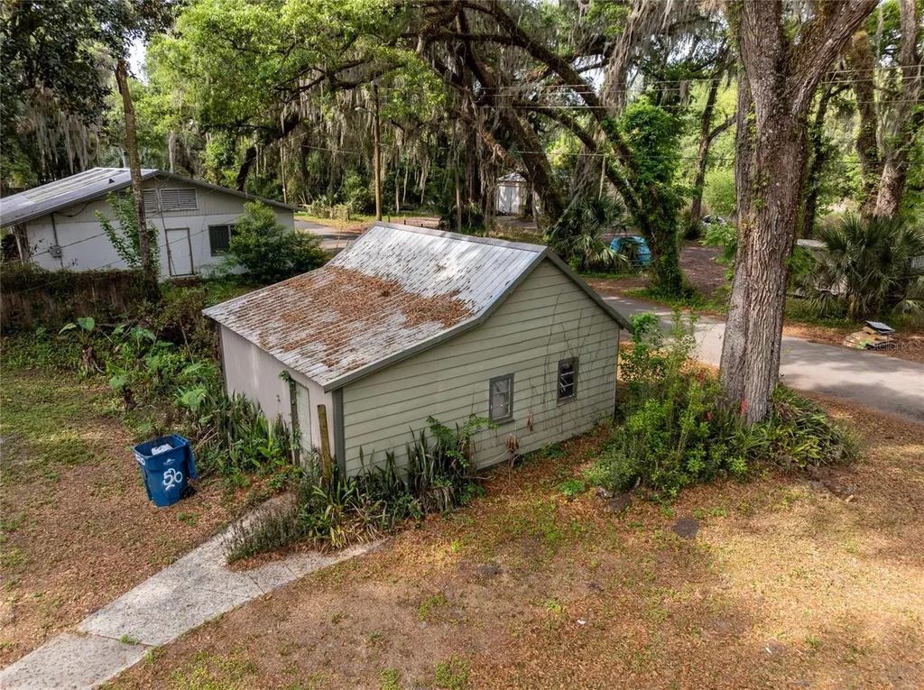 520 Desoto Avenue De Leon Springs FL 32130