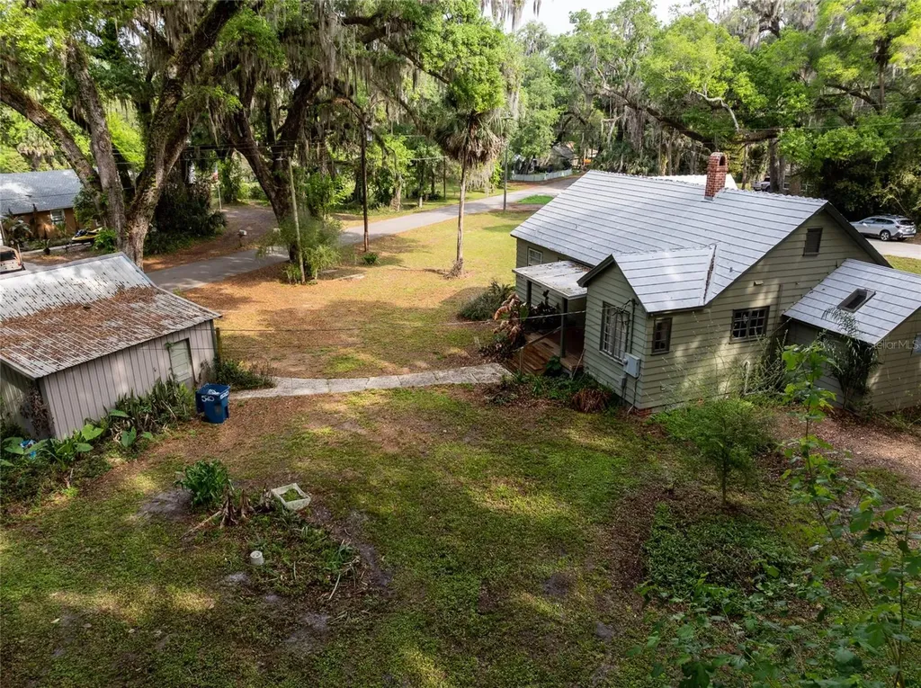 520 Desoto Avenue De Leon Springs FL 32130