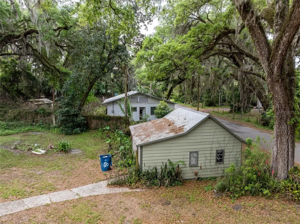 520 Desoto Avenue De Leon Springs FL 32130