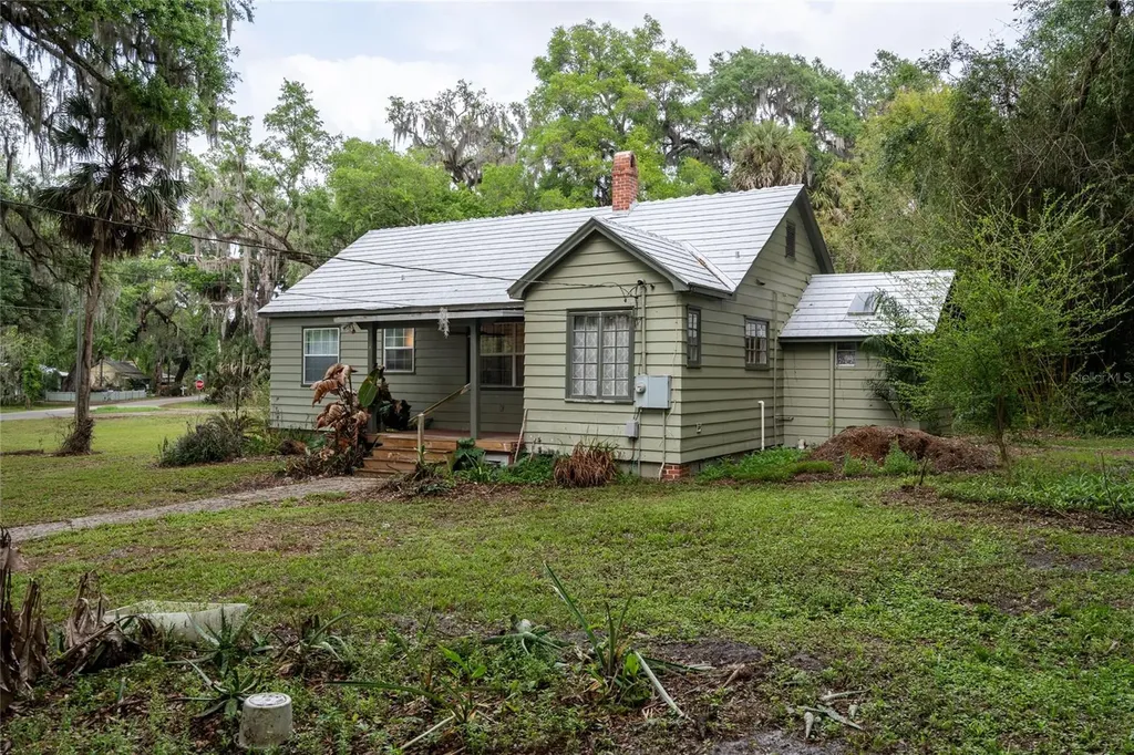 520 Desoto Avenue De Leon Springs FL 32130