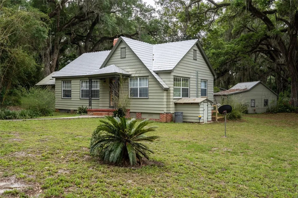 520 Desoto Avenue De Leon Springs FL 32130