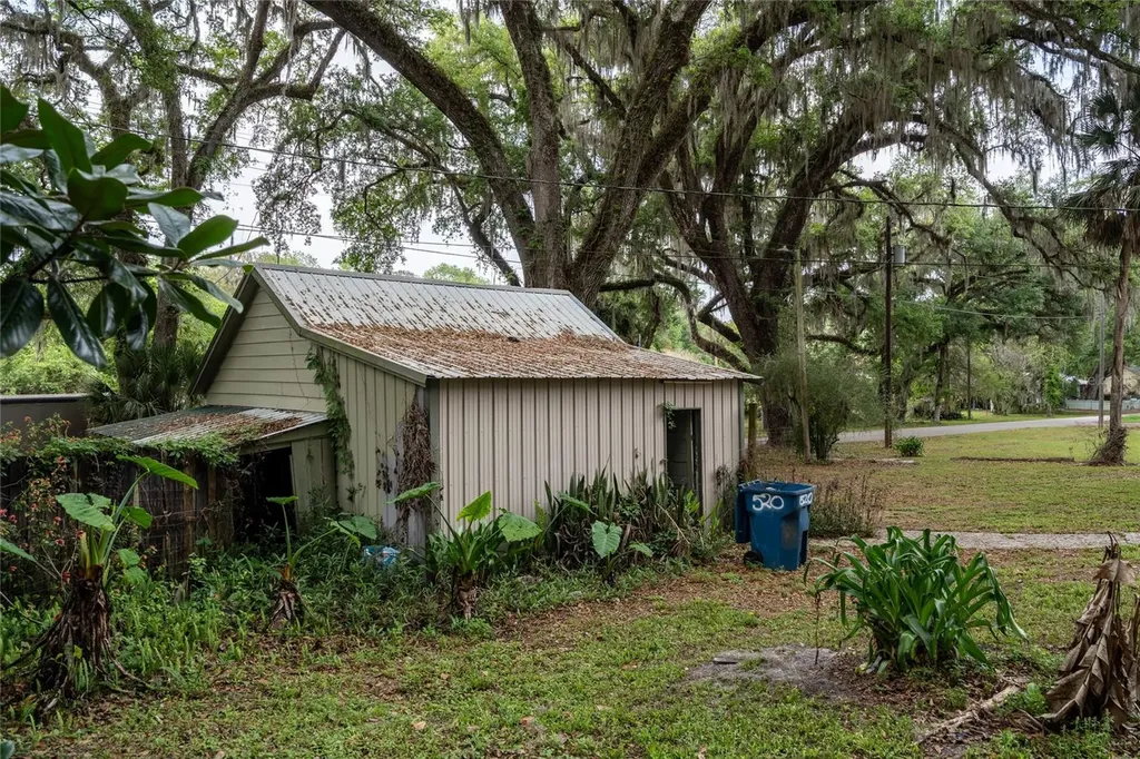 520 Desoto Avenue De Leon Springs FL 32130