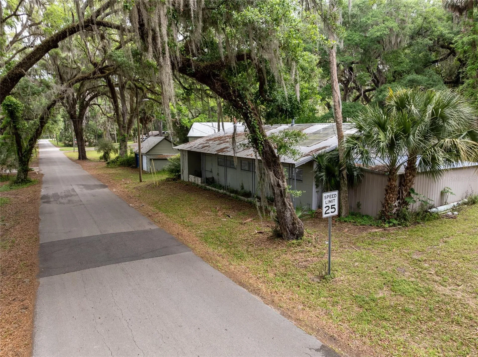 520 Desoto Avenue De Leon Springs FL 32130