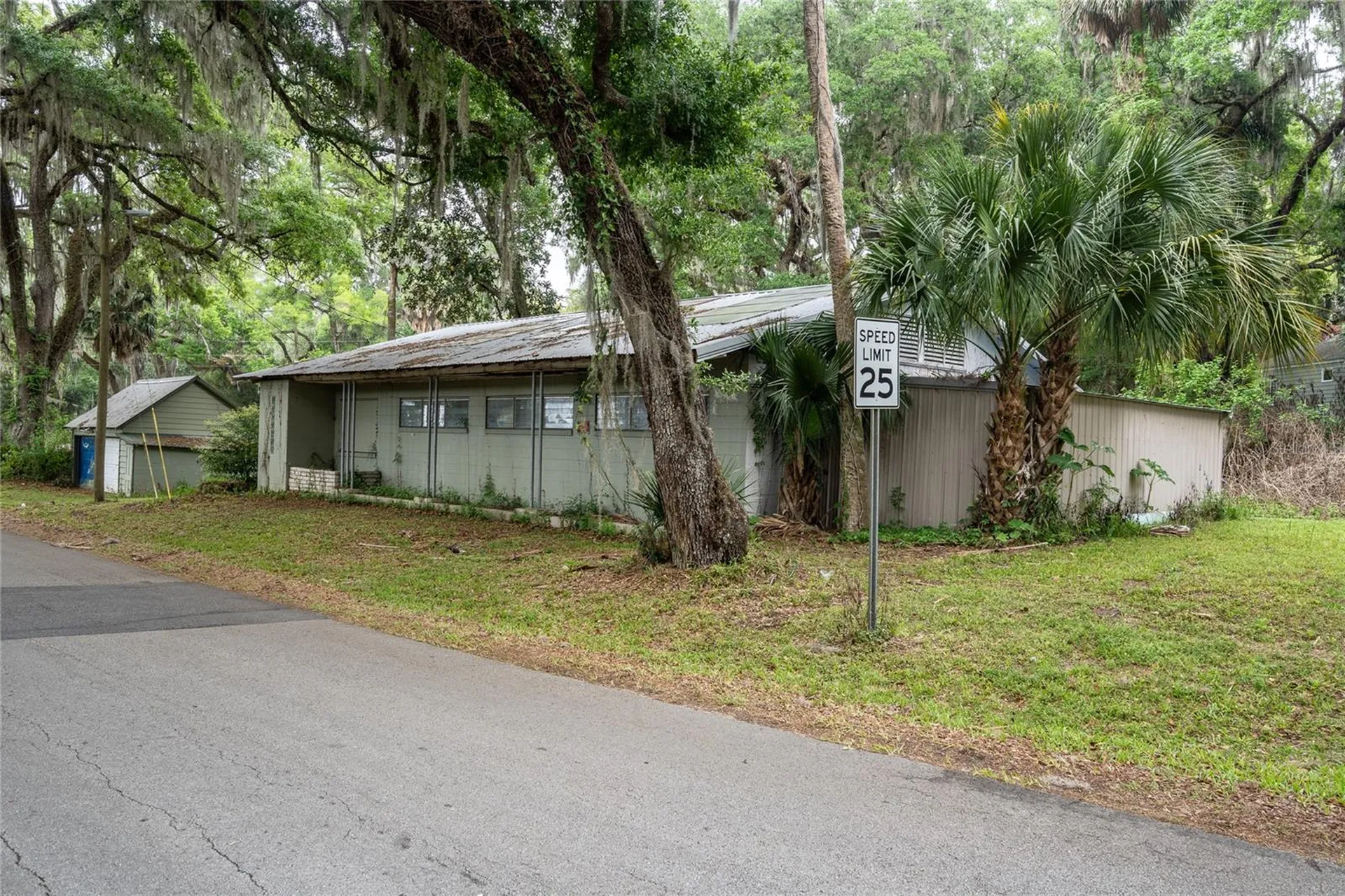 520 Desoto Avenue De Leon Springs FL 32130