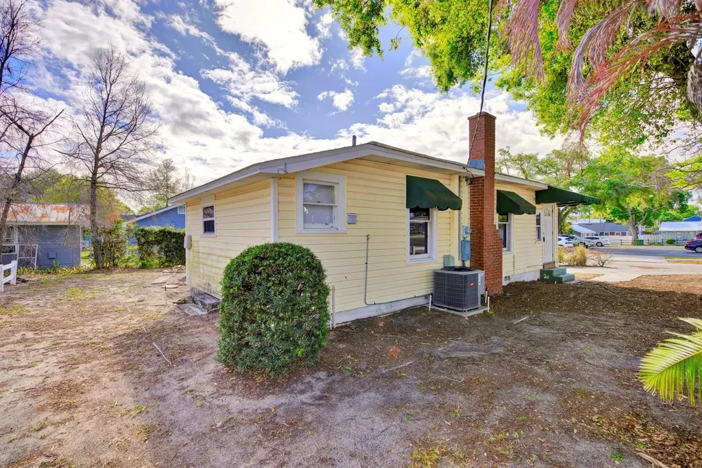 121 Bates Avenue SE Winter Haven FL 33880