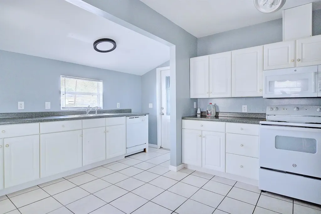 121 Bates Avenue SE Winter Haven FL 33880